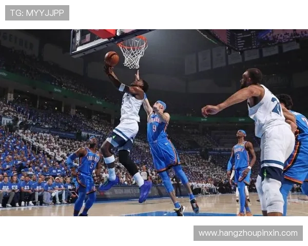 爱德华兹领衔森林狼新赛季誓夺西部强权全队训练氛围高涨 爱德华兹领衔森林狼新赛季誓夺西部强权全队训练氛围高涨