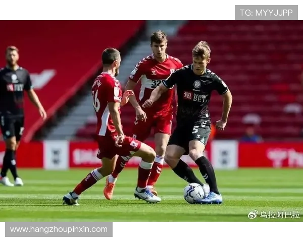 布莱克浦俱乐部重整阵容全力备战新赛季展现重返英冠坚定信心 布莱克浦俱乐部重整阵容全力备战新赛季展现重返英冠坚定信心