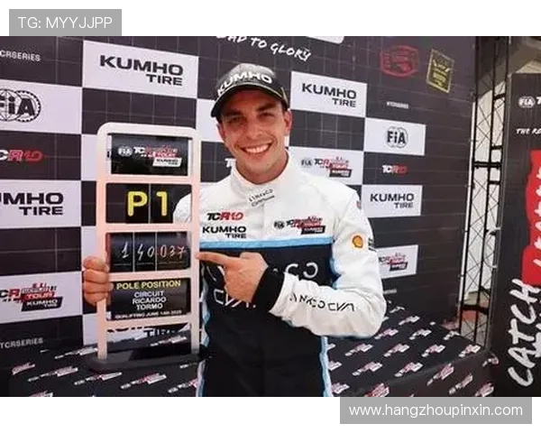 瓦伦西亚足球俱乐部历史荣耀与未来发展潜力的深度解析 瓦伦西亚足球俱乐部历史荣耀与未来发展潜力的深度解析