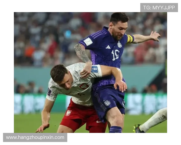 世界杯小组赛迎来激烈角逐 多支强队表现不佳引发热议 世界杯小组赛迎来激烈角逐 多支强队表现不佳引发热议