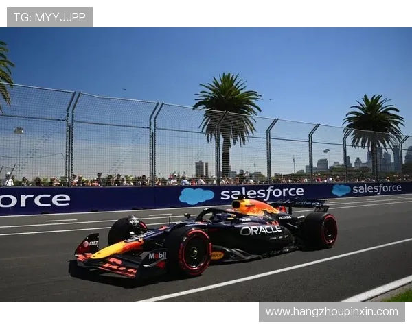 F1赛季最新动态：梅赛德斯车队新战略、红牛引擎升级和赛车技术革新分析
