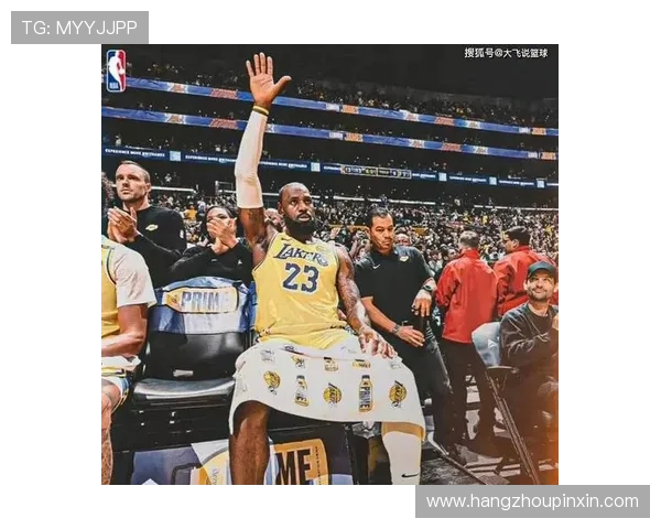 詹姆斯重返湖人季前赛首秀全场表现亮眼,带领球队逆转胜利